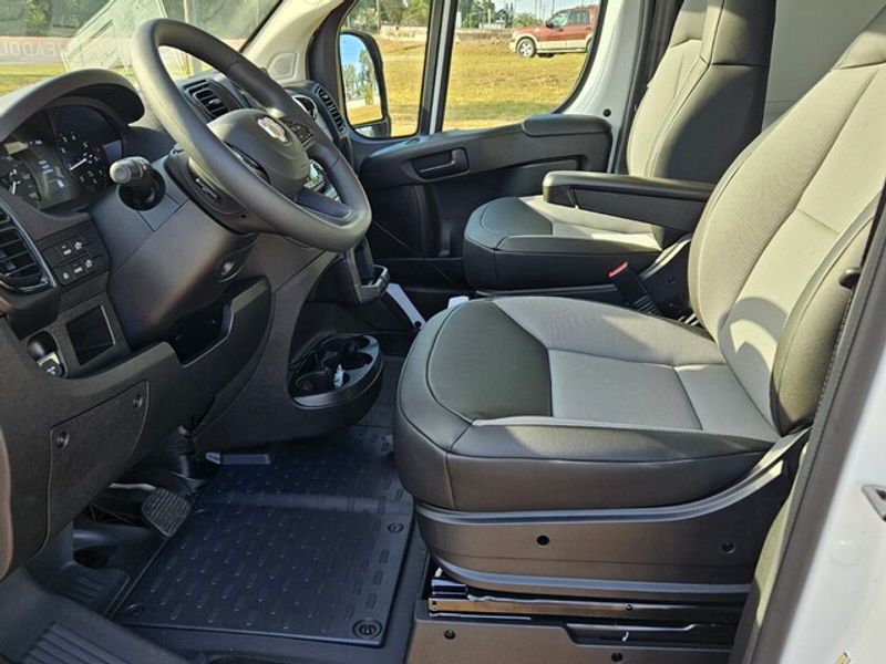 2025 Ram ProMaster 1500 Base Cargo Van photo 3