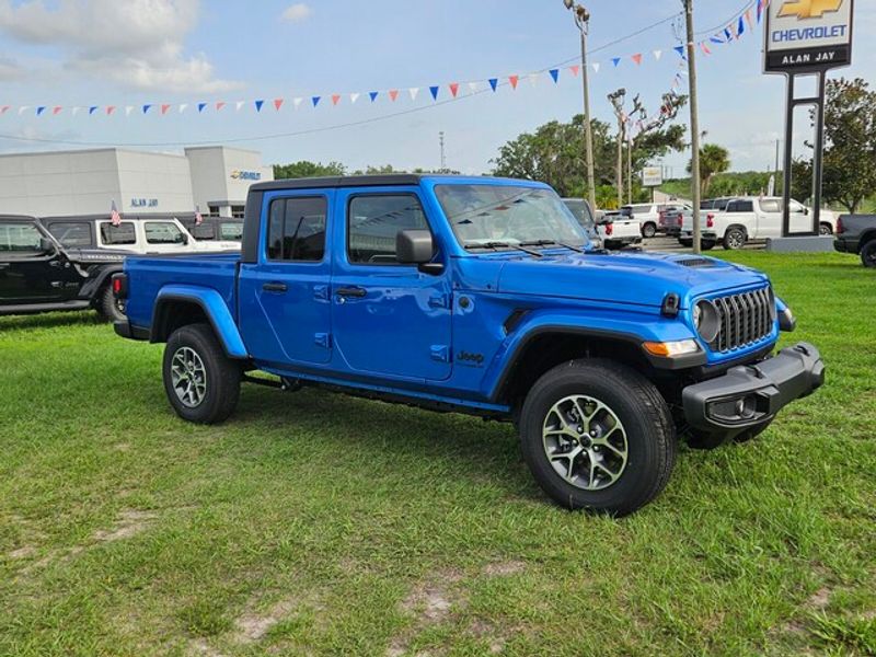 2025 Jeep Gladiator Sport S photo 2