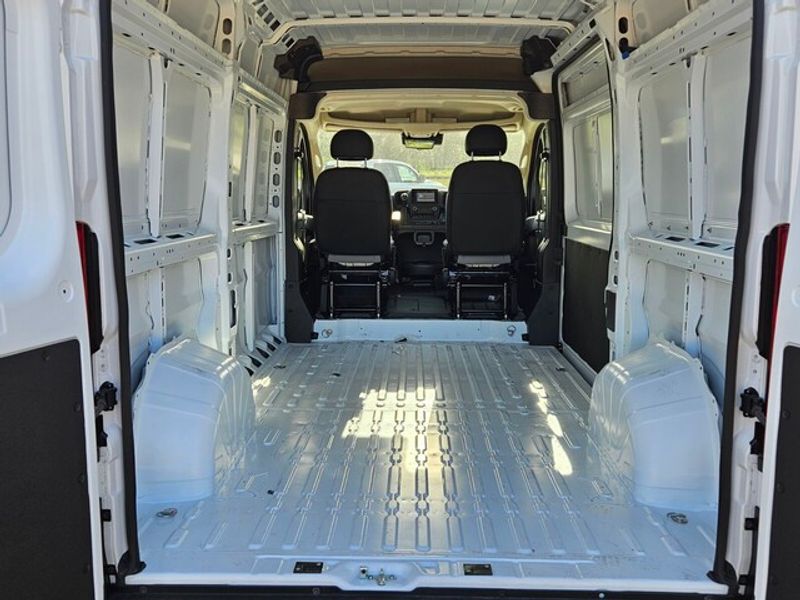 2025 Ram ProMaster 1500 Base Cargo Van photo 4