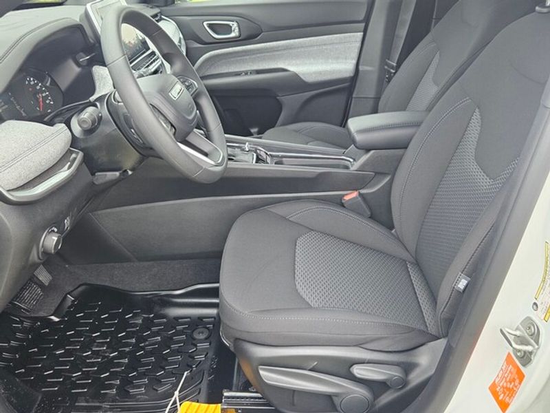 2025 Jeep Compass Sport photo 3