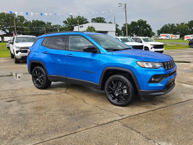 2025 Jeep Compass Latitude photo 2