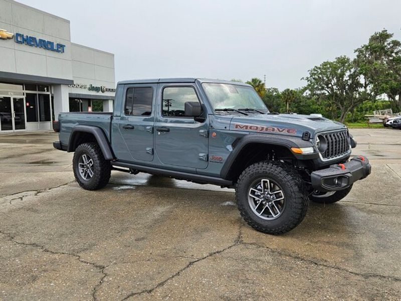 2025 Jeep Gladiator Mojave photo 2