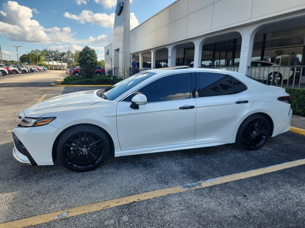 2023 Toyota Camry Hybrid XSE photo 2