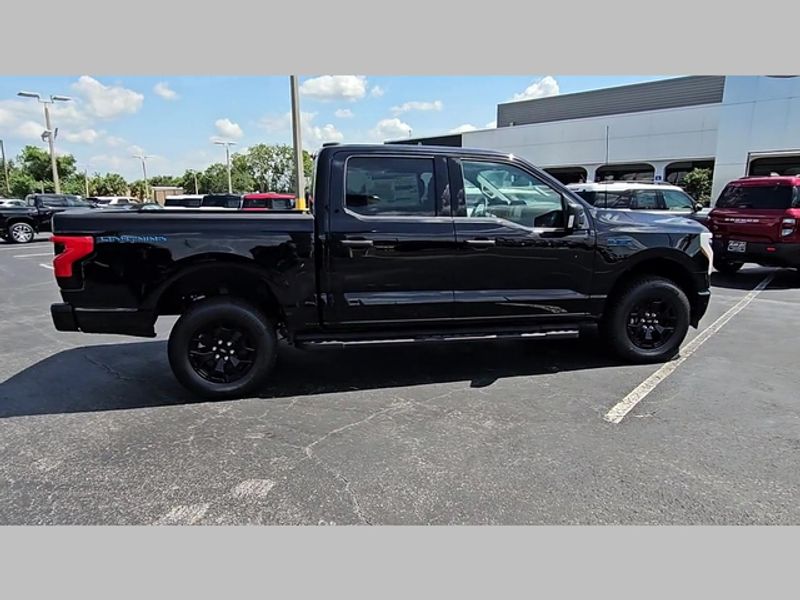 2025 Ford F-150 Lightning XLT photo 25