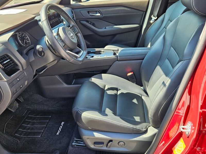 2023 Nissan Rogue SL photo 3