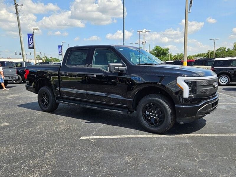 2025 Ford F-150 Lightning XLT photo 2