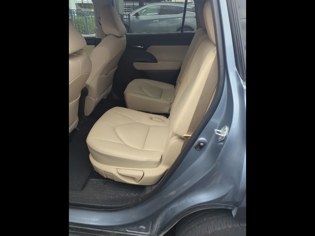 2020 Toyota Highlander XLE photo 3