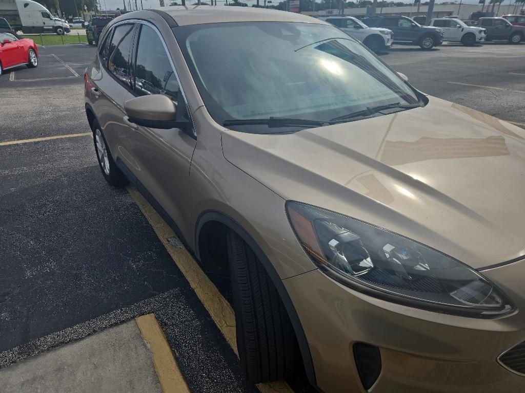 2020 Ford Escape SE photo 2