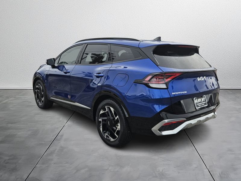 2023 Kia Sportage photo 3