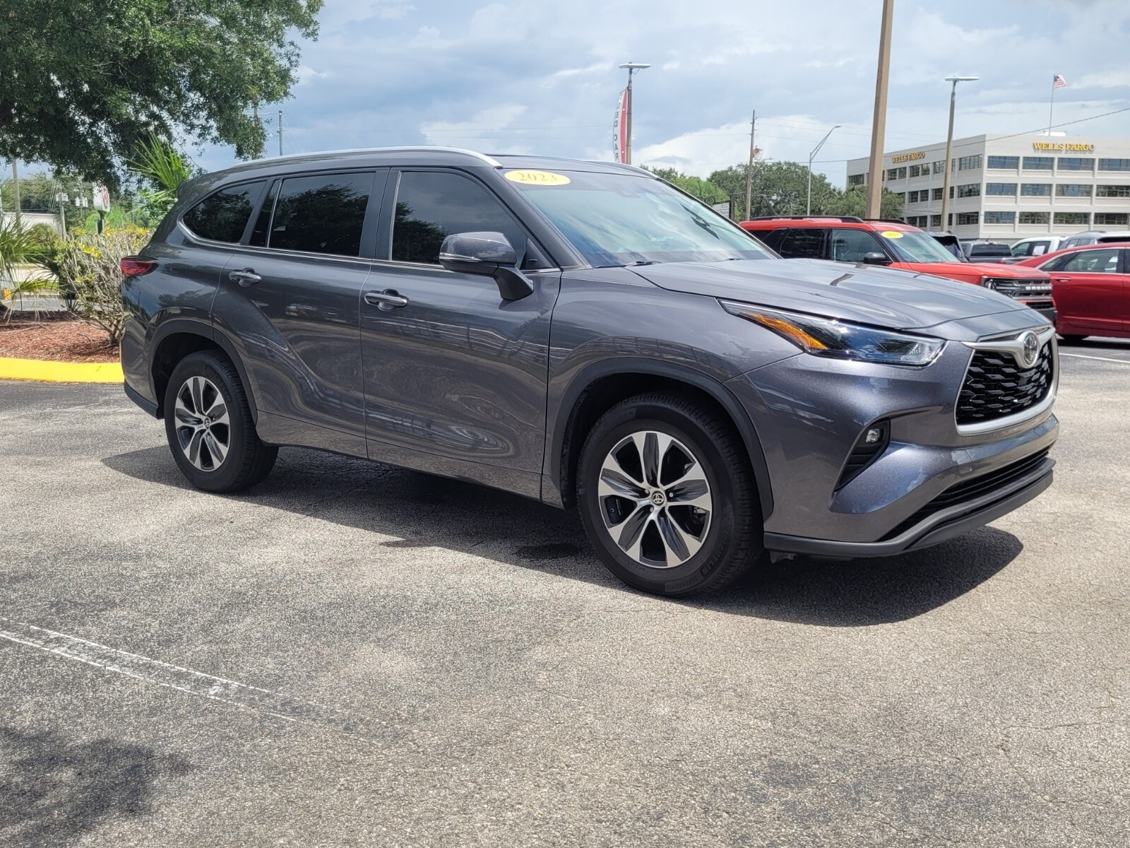 Used 2023 Toyota Highlander XLE with VIN 5TDKDRAH7PS003748 for sale in Sebring, FL