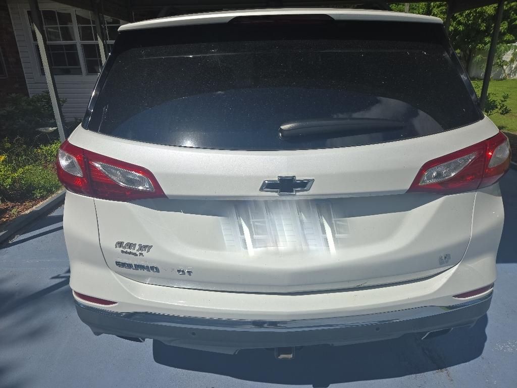 2020 Chevrolet Equinox LT photo 2