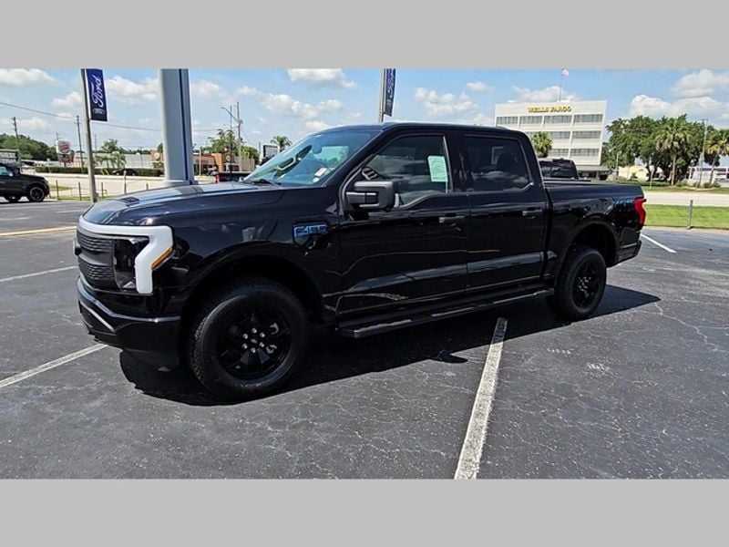 2025 Ford F-150 Lightning XLT photo 33