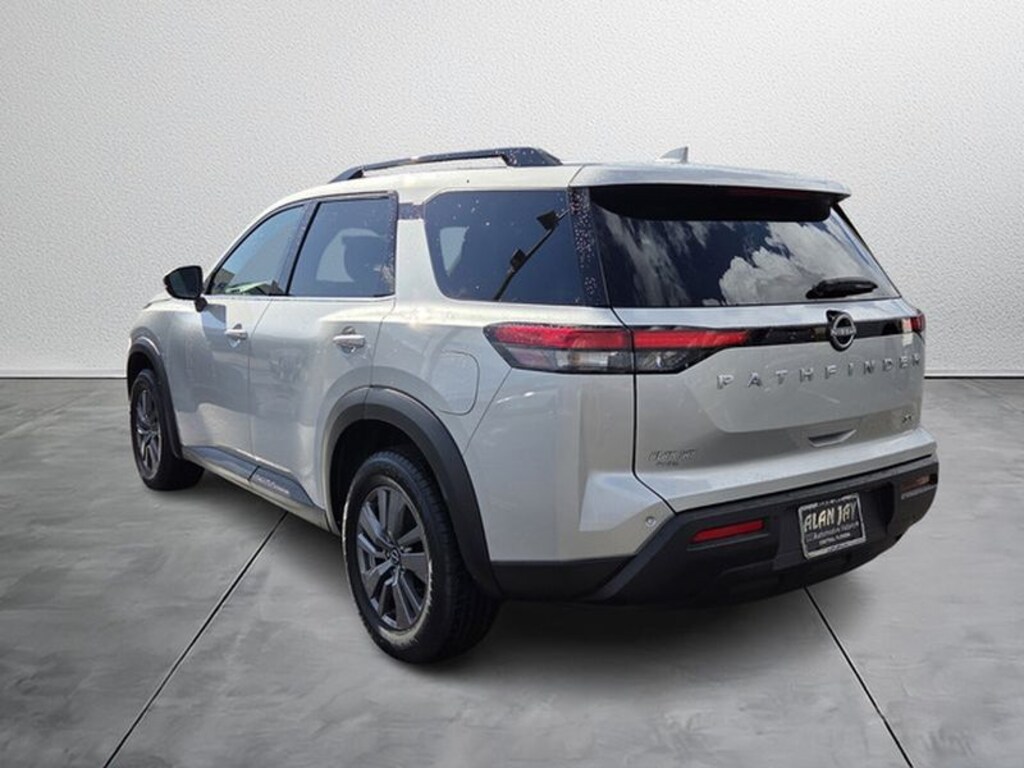 Used 2024 Nissan Pathfinder SV SUV