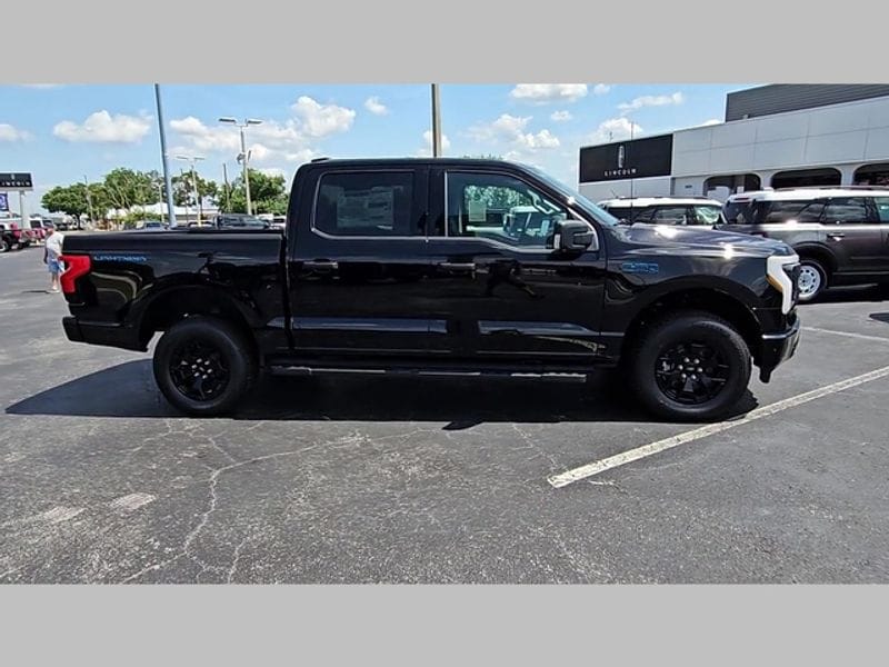 2025 Ford F-150 Lightning XLT photo 27