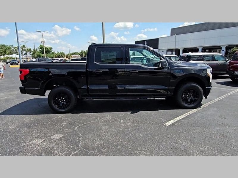 2025 Ford F-150 Lightning XLT photo 26