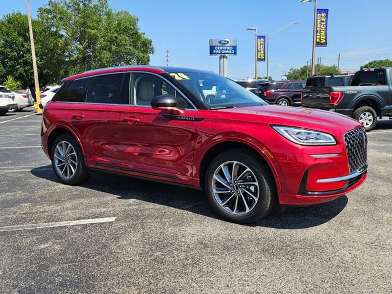 2024 Lincoln Corsair Grand Touring photo 2