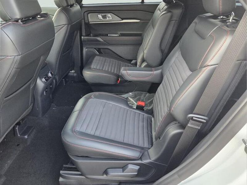2026 Ford Explorer ST-Line - Photo 13