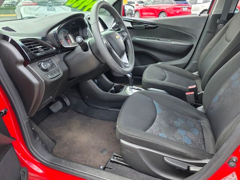 2017 Chevrolet Spark 1LT LT photo 3