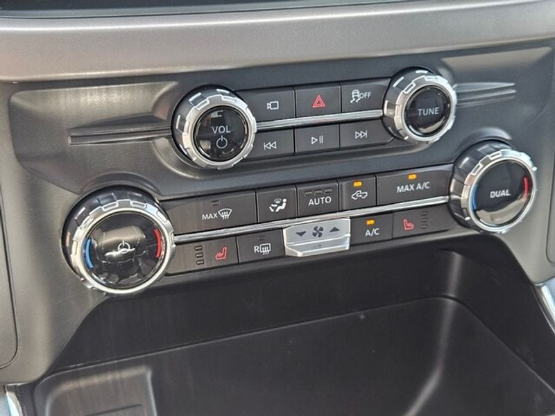 2025 Ford F-150 Lightning XLT photo 7