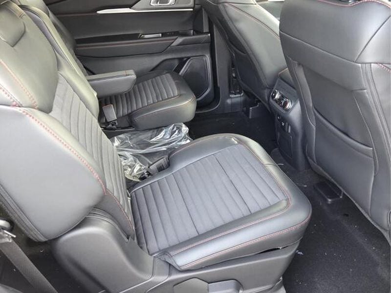 2026 Ford Explorer ST-Line - Photo 18