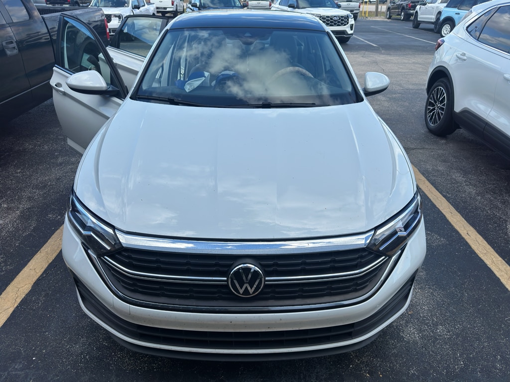 Used 2024 Volkswagen Jetta SE Sedan