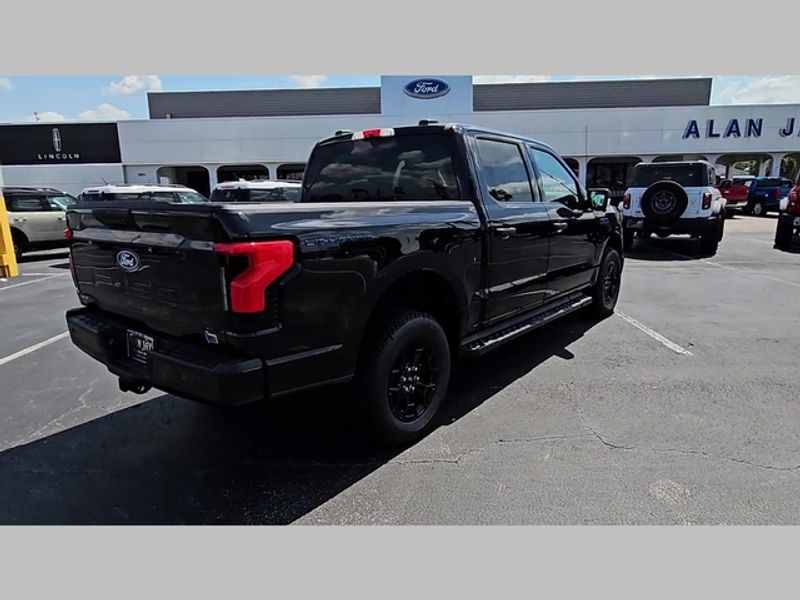 2025 Ford F-150 Lightning XLT photo 21
