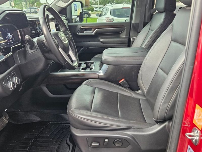 2024 Gmc Sierra 2500 HD SLT photo 3