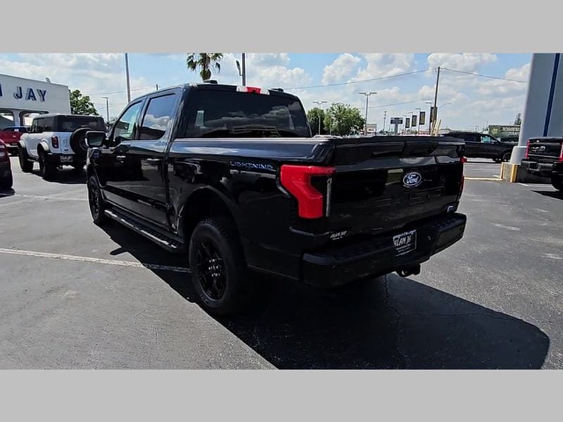 2025 Ford F-150 Lightning XLT photo 17