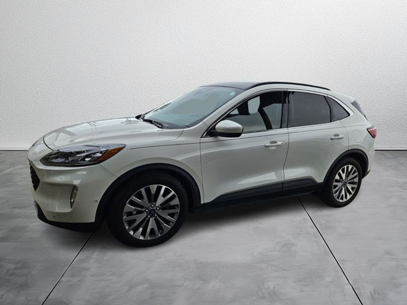 2021 Ford Escape Titanium Hybrid photo 2