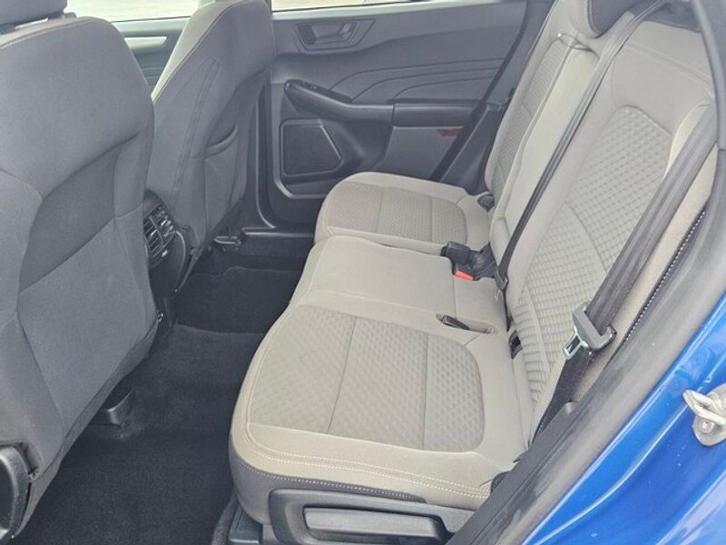 2022 Ford Escape SE photo 4