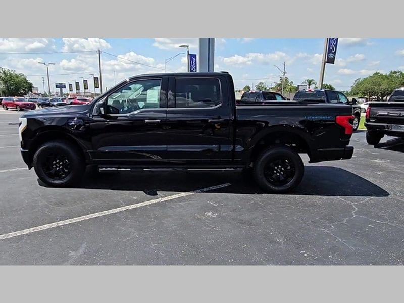 2025 Ford F-150 Lightning XLT photo 14
