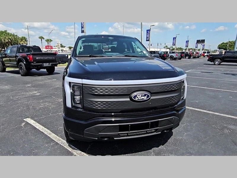 2025 Ford F-150 Lightning XLT photo 30
