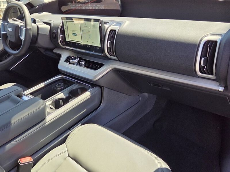 2026 Ford Expedition Active - Photo 18