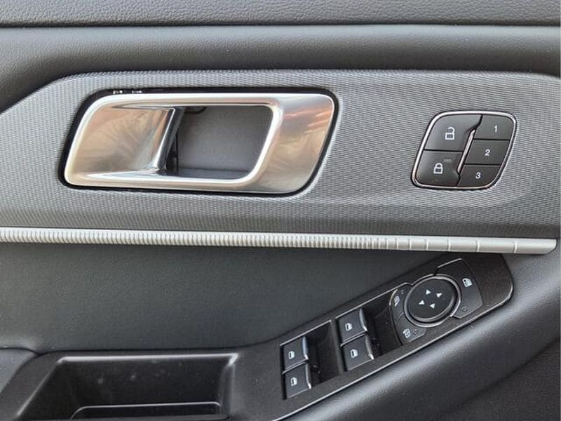 2026 Ford Explorer ST-Line - Photo 23