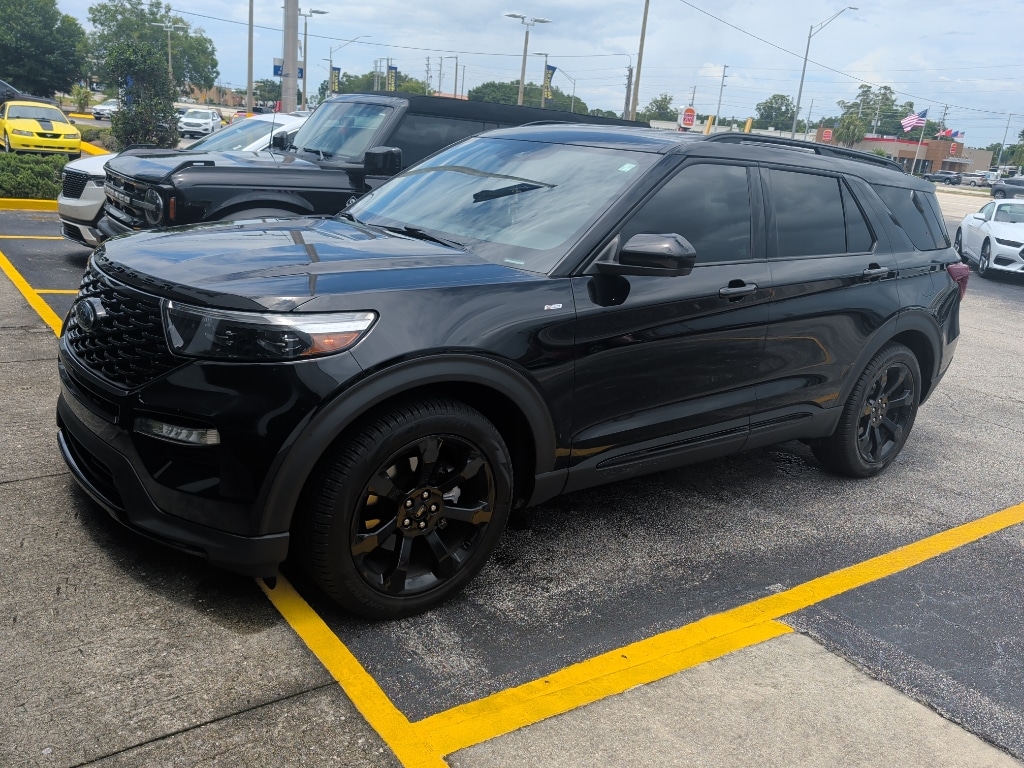 2023 Ford Explorer ST-LINE RWD's photo