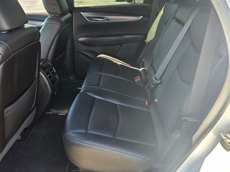 2021 Cadillac XT5 Luxury photo 3