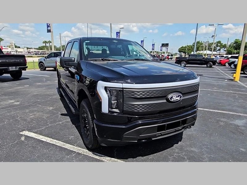 2025 Ford F-150 Lightning XLT photo 29