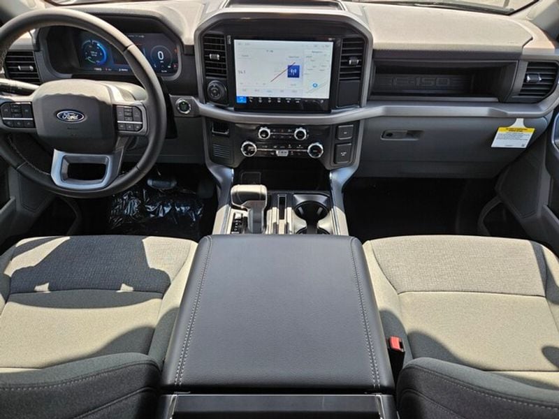 2025 Ford F-150 Lightning XLT photo 5