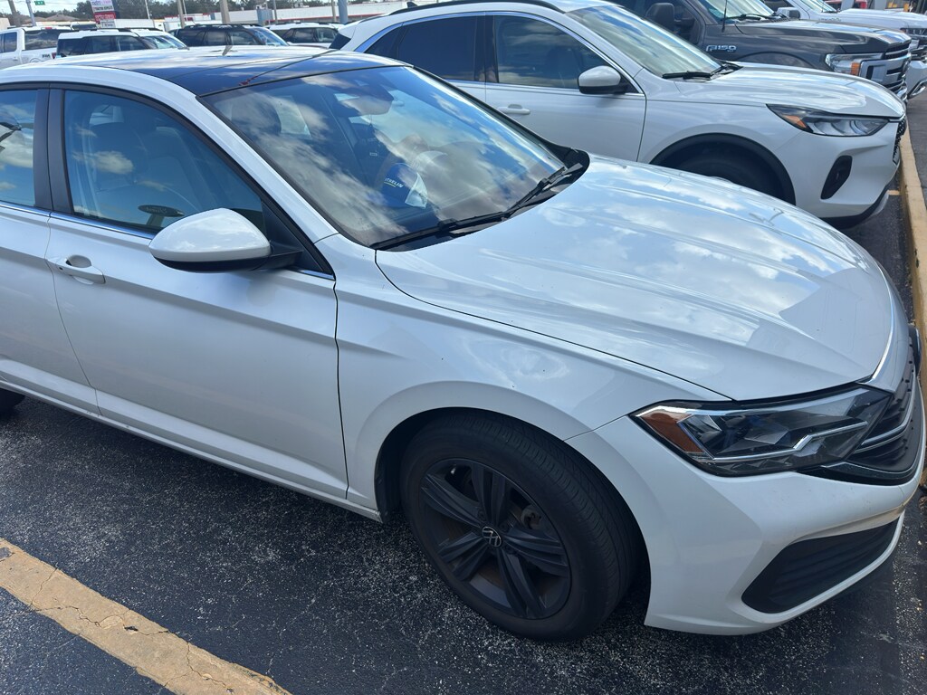 Used 2024 Volkswagen Jetta SE Sedan
