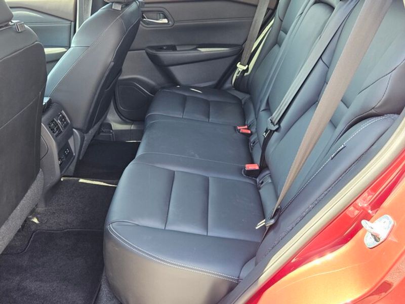 2023 Nissan Rogue SL photo 4