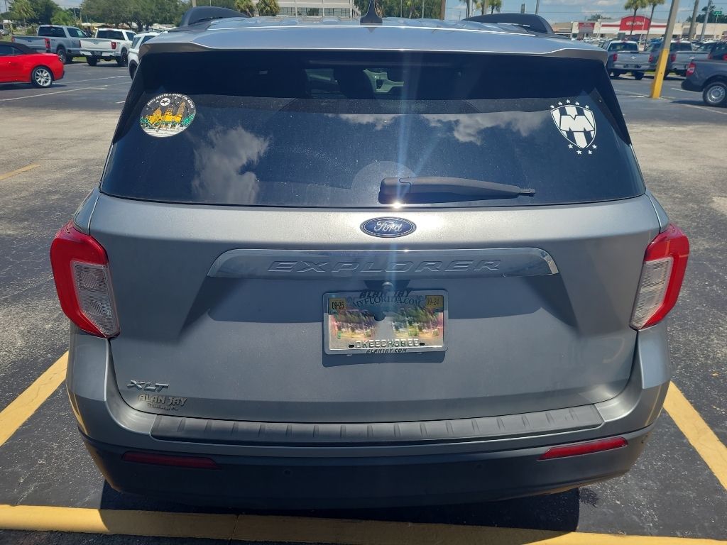 2021 Ford Explorer XLT photo 2