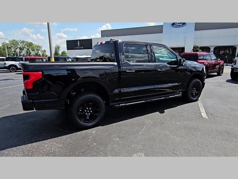2025 Ford F-150 Lightning XLT photo 23