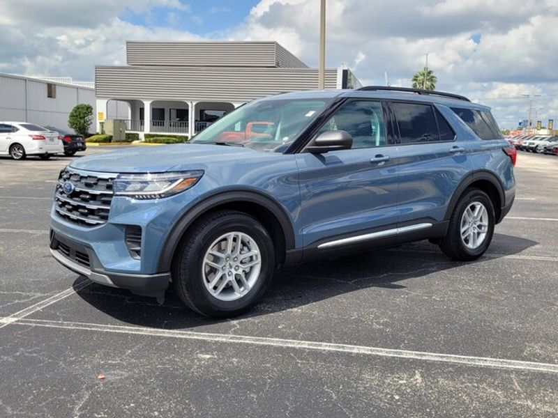 2025 Ford Explorer Active's photo
