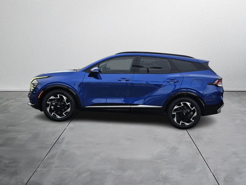 2023 Kia Sportage photo 2