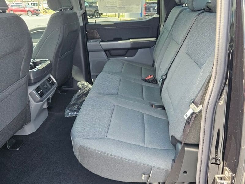 2025 Ford F-150 Lightning XLT photo 4