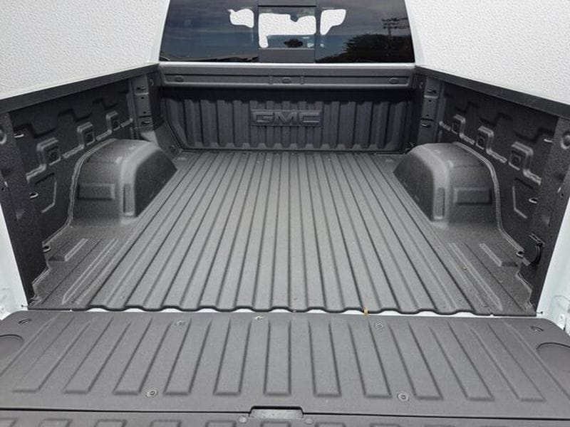2026 GMC Sierra 1500 SLT - Photo 15