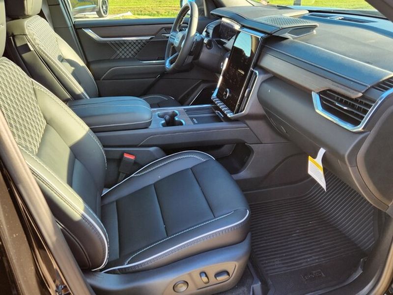 2026 GMC Acadia Denali - Photo 14