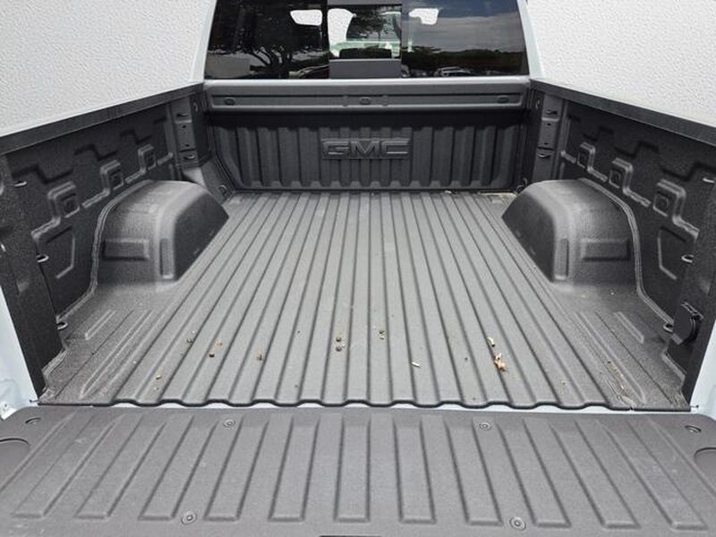 2026 GMC Sierra 1500 SLT - Photo 15