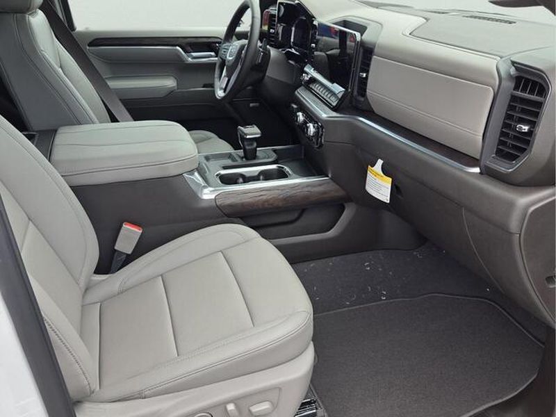 2026 GMC Sierra 1500 SLT - Photo 17