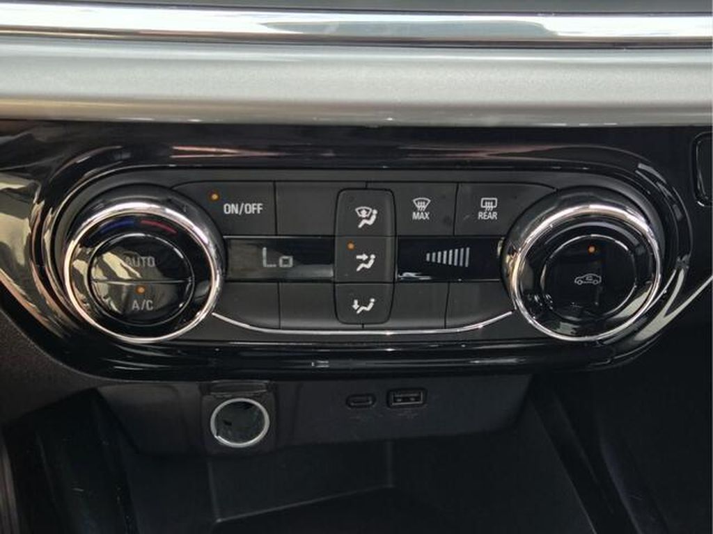2025 Chevrolet Trax LT - Photo 27
